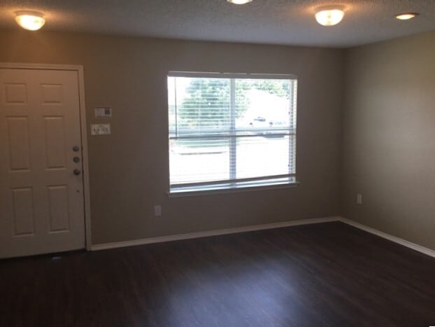 Building Photo - 214 Gayleh Ln