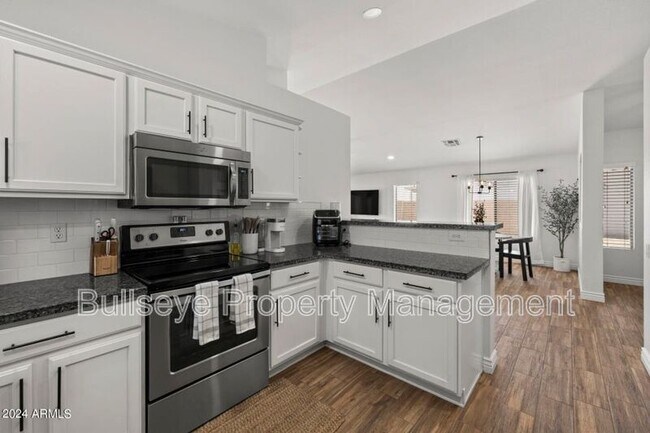 Building Photo - 3402 E Menadota Dr