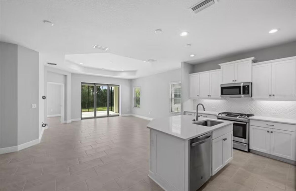 Building Photo - 4338 Tamarind Pl