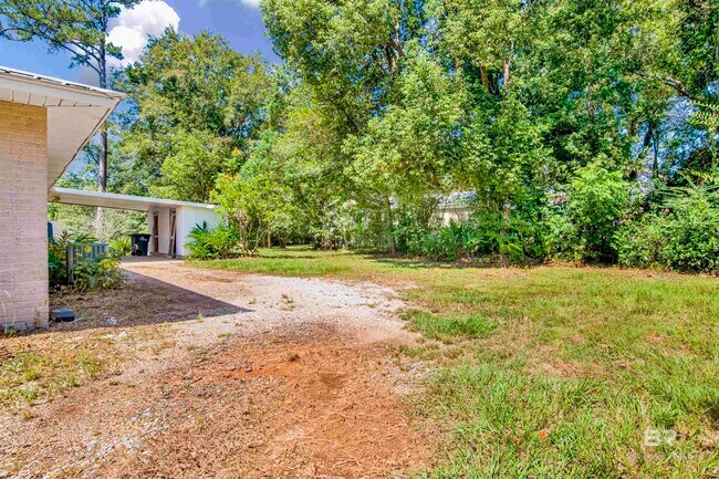 Building Photo - 703 Belrose Ave