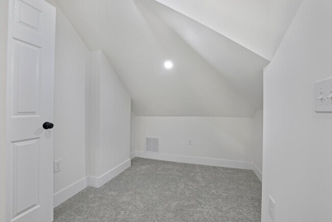 Building Photo - 272 S 22nd St