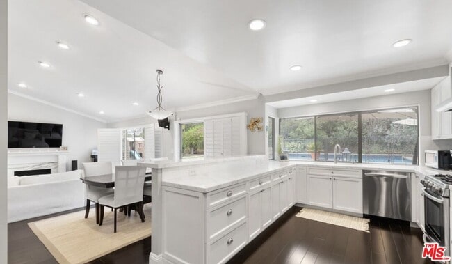 Building Photo - 4330 Romero Dr