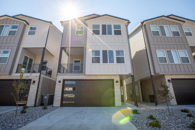 Building Photo - 642 E 460 S