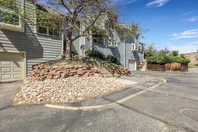 Building Photo - $2,895 - 3 Bed, 2.5 Bath Townhome with Fin...