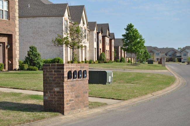 Building Photo - Savannah Hills