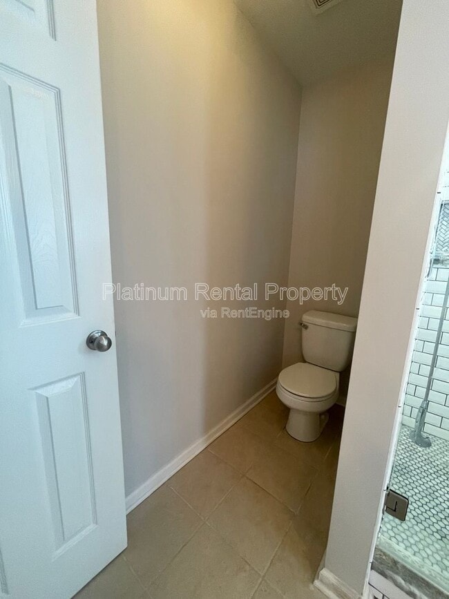 Building Photo - 5545 Weddington Dr