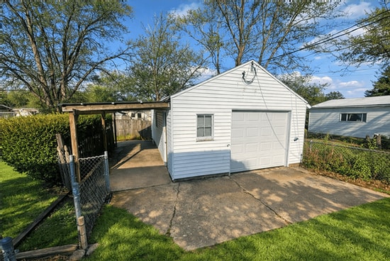 Building Photo - 2430 Mayfair Dr