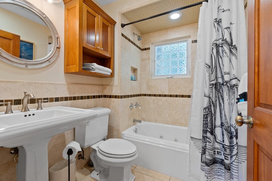 Building Photo - 16 1/2 Carrera Street-SI ID1281962P