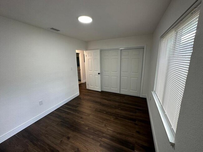 Building Photo - 2122 Mara Ct
