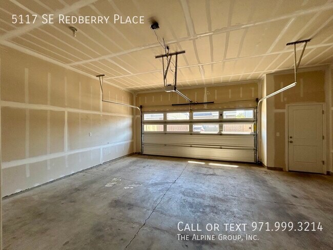 Building Photo - 5117 SE Redberry Pl