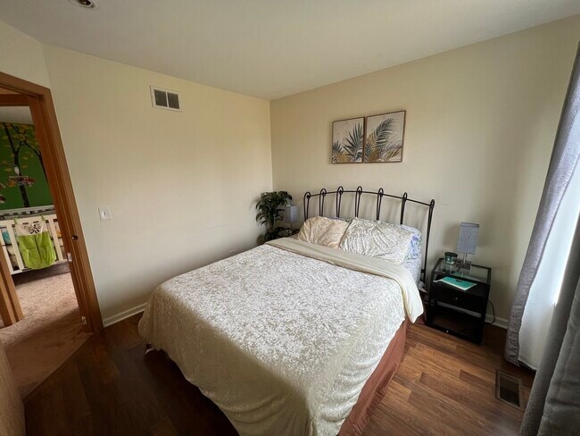 Building Photo - 1327 Fox Chase Dr