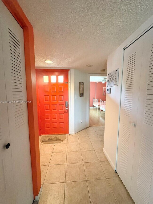 Building Photo - 929 Coral Club Dr