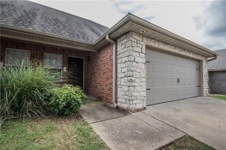 Building Photo - 3301 SW Deerfield Blvd