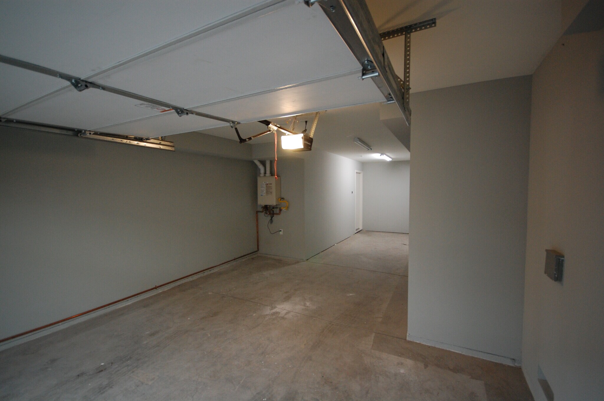 2 CAR GARAGE - 648 1/2 N Serrano Ave