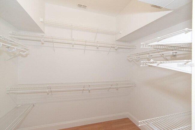 Building Photo - 1707 Golfview Dr