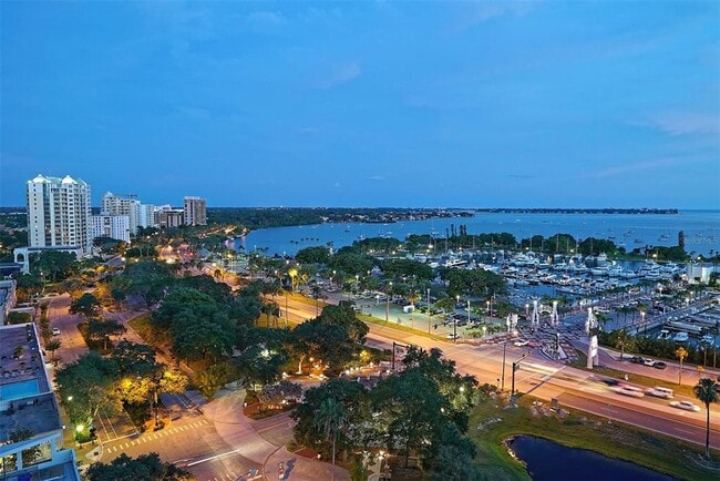 Building Photo - 301 S Gulfstream Ave