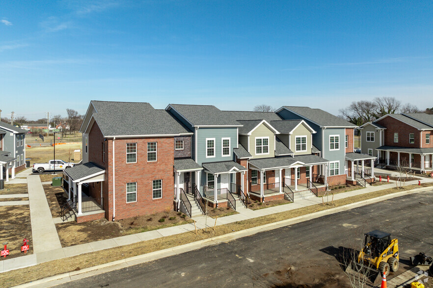 Building Photo - Legacy Landing