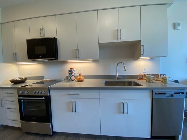 Building Photo - 409 Elm St