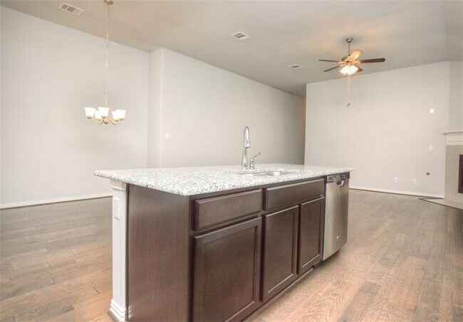 Building Photo - 704 Bonnet Blvd