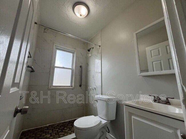 Building Photo - 1727 S Randolph St