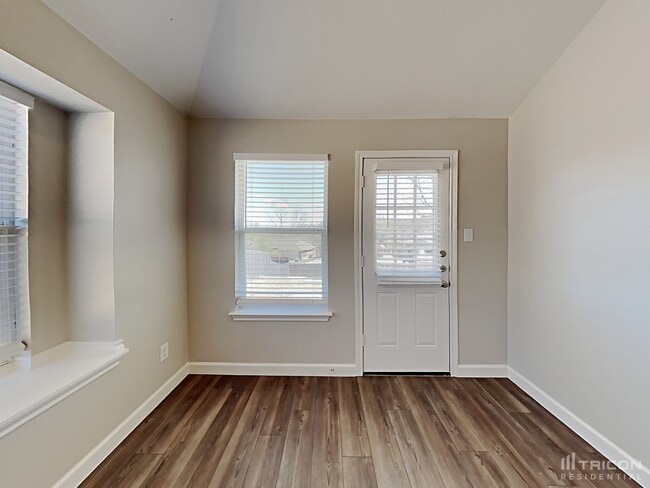 Building Photo - 710 Green Acres Ln