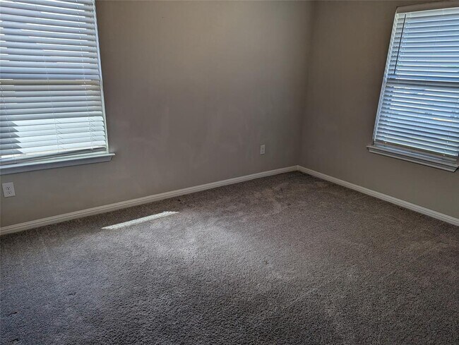 Building Photo - 525 Betty Ann Wy