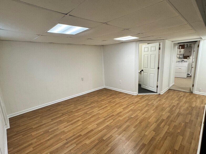 Building Photo - 1548 Aldeney Ave