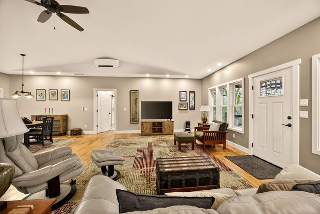 Building Photo - 860 Humbug Creek Rd