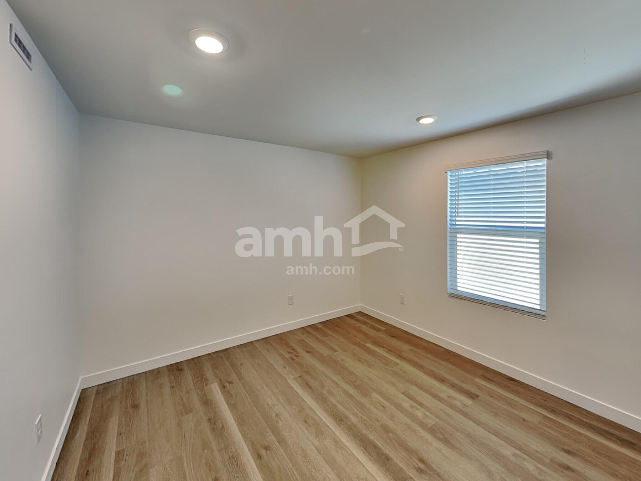 Building Photo - 9549 Harkes Dr