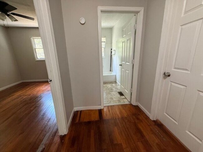 Building Photo - Charming 3 Bedroom Home on Secluded Street...
