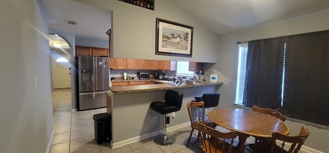 Building Photo - MODERN 3/2 w/ Garage, Fenced Yard, Washer/...
