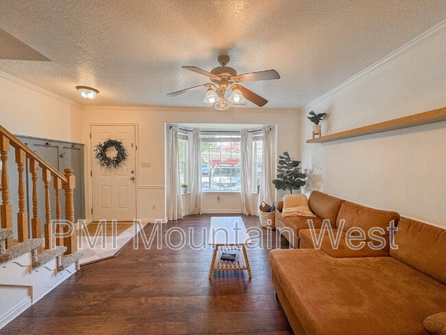Building Photo - 446 E Parkside Cir