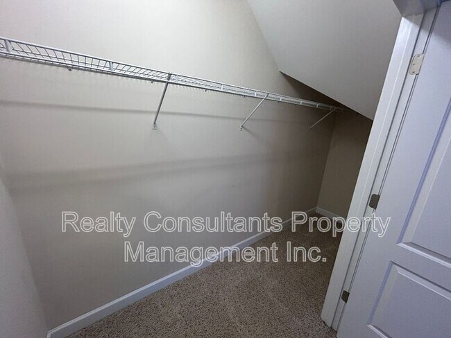 Building Photo - 4540 Pebble Lake Dr