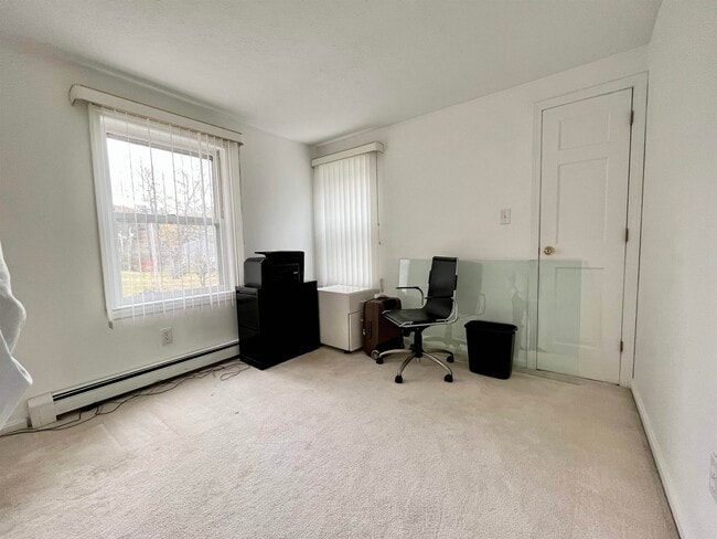 Building Photo - 22 River Bend Cir