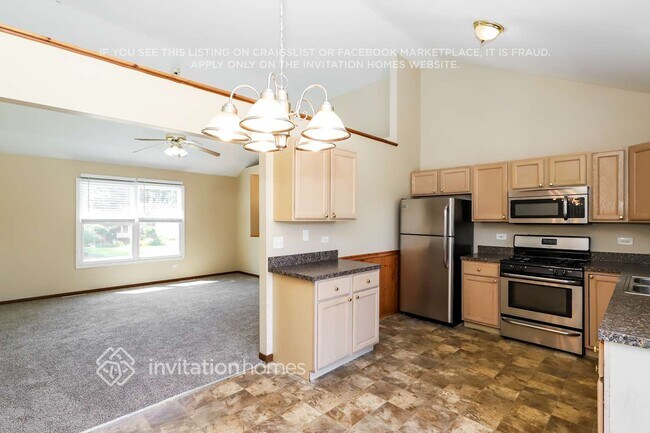 Building Photo - 833 N Elmwood Dr