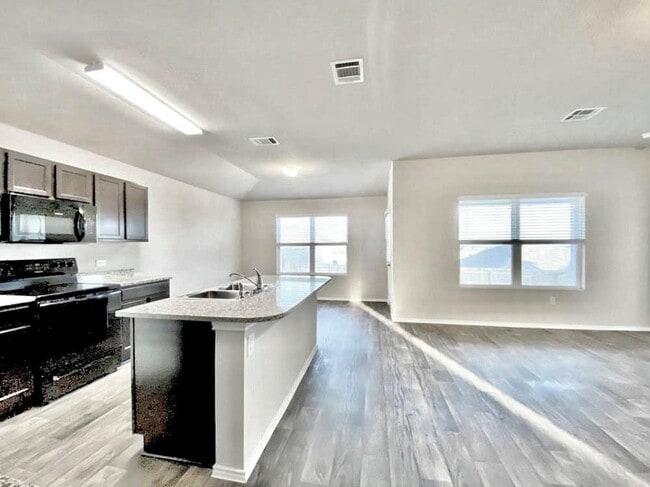 Building Photo - 5905 Ronee Leah Dr