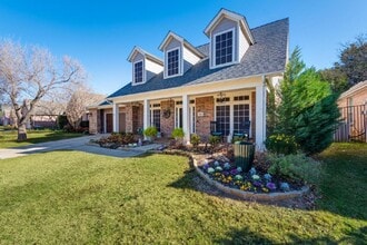 Building Photo - Prestigious 4-3.5-2 w POOL in Grapevine, C...