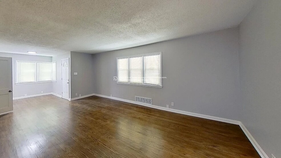 Building Photo - 4425 S Cottage Ave