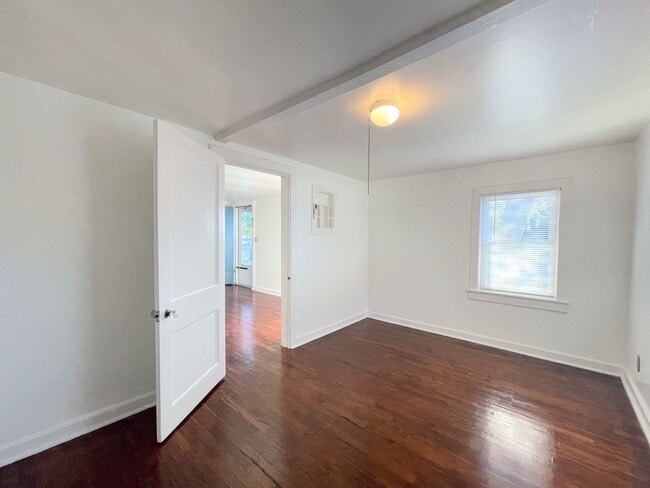 Building Photo - Remodeled 1 bedroom home