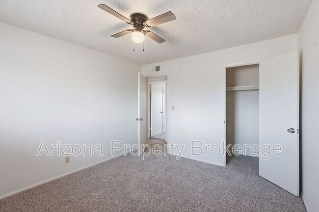 Building Photo - 2106 E Evergreen St