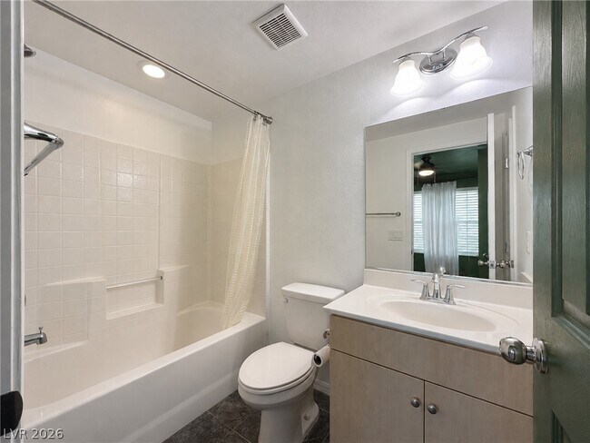 Building Photo - 372 Ambitious St
