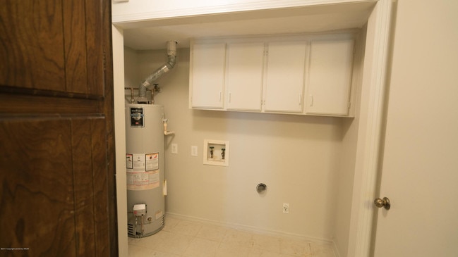 washer/dryer hookups - 2003 Hardy St
