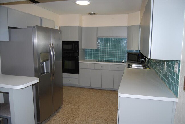 Building Photo - 2851 67th St N