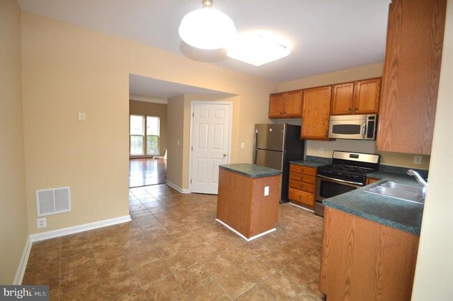 Building Photo - 21081 Pickerelweed Terrace