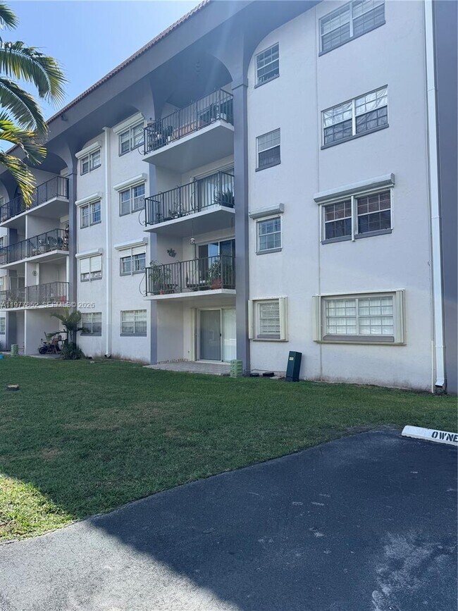 Building Photo - 8107 SW 72nd Ave