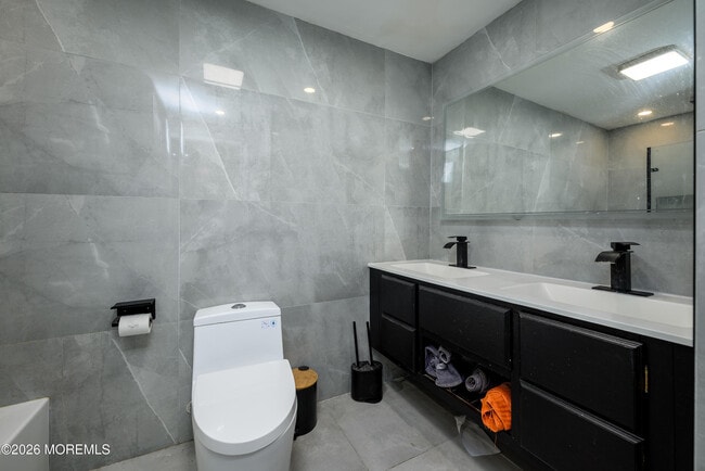 Building Photo - 570 Eltone Rd