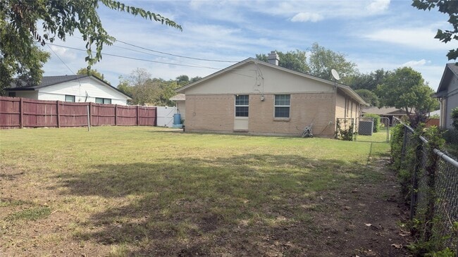 Building Photo - 1415 Wisteria Way