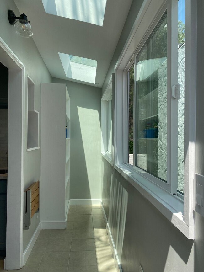 Building Photo - Elegant, Multilevel 3 Bedroom 2 Bathroom in Hillcrest / North Park with Outdoor Space