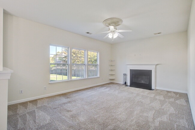 Building Photo - 156 Red Leaf Blvd