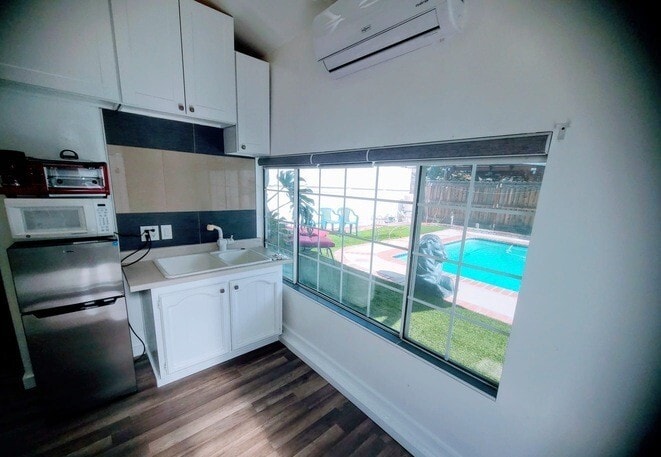 Building Photo - 17739 Welby Way